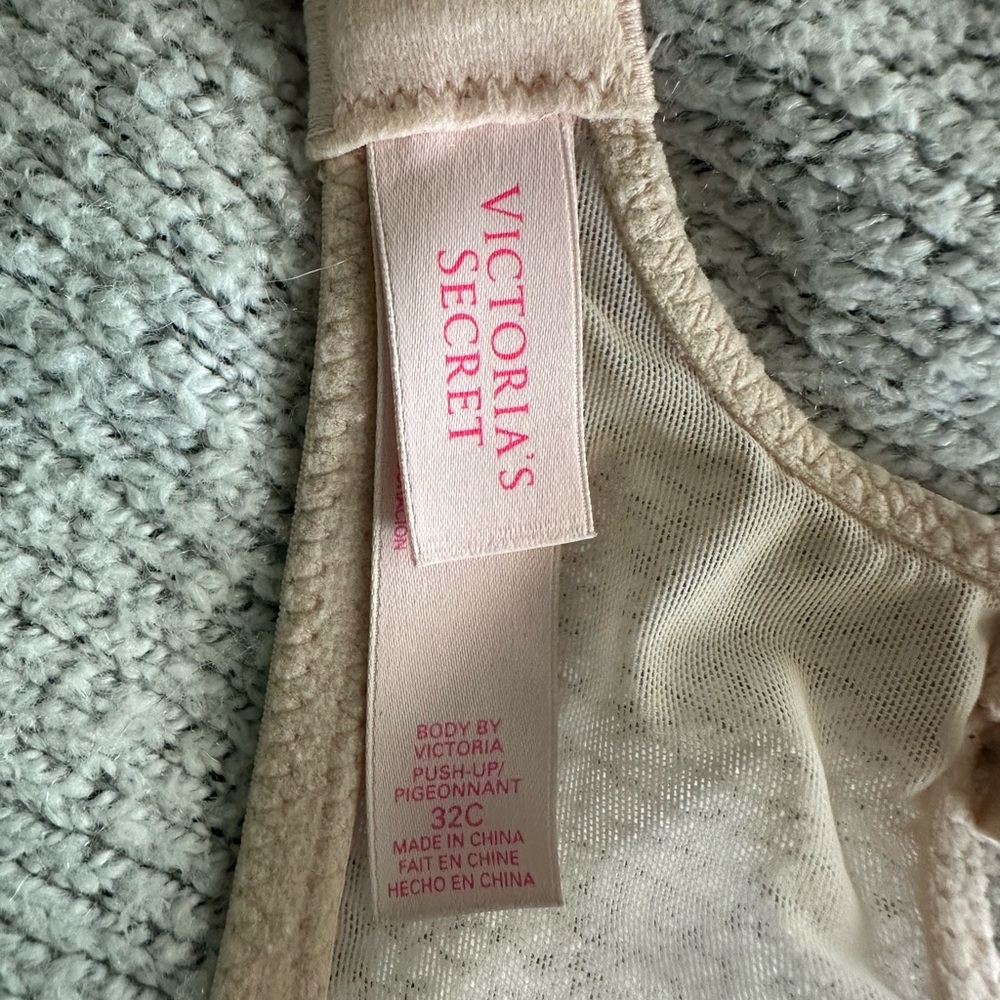 Victoria's Secret Floral Lace Bra in Blush - Picture 6 of 6